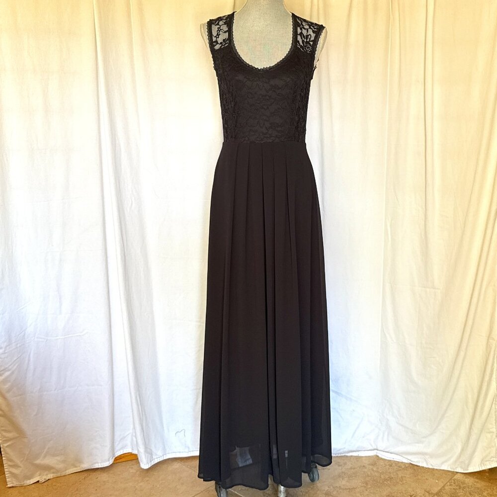 Pakula Comfy Elegant Black and laced top maxi Dress Sleeveless round neck Size M
